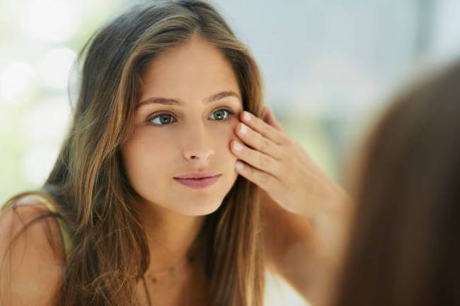 woman-face-cleaning