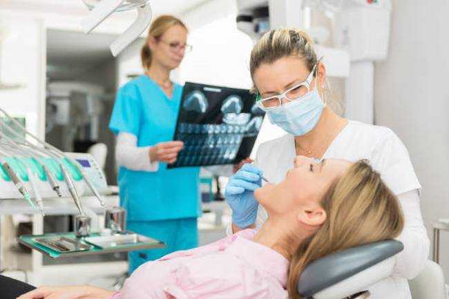 dental-implant-dentist-woman