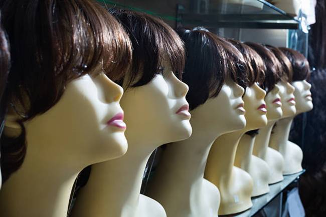 mannequins-with-brunet-style-wigs-on-shelves